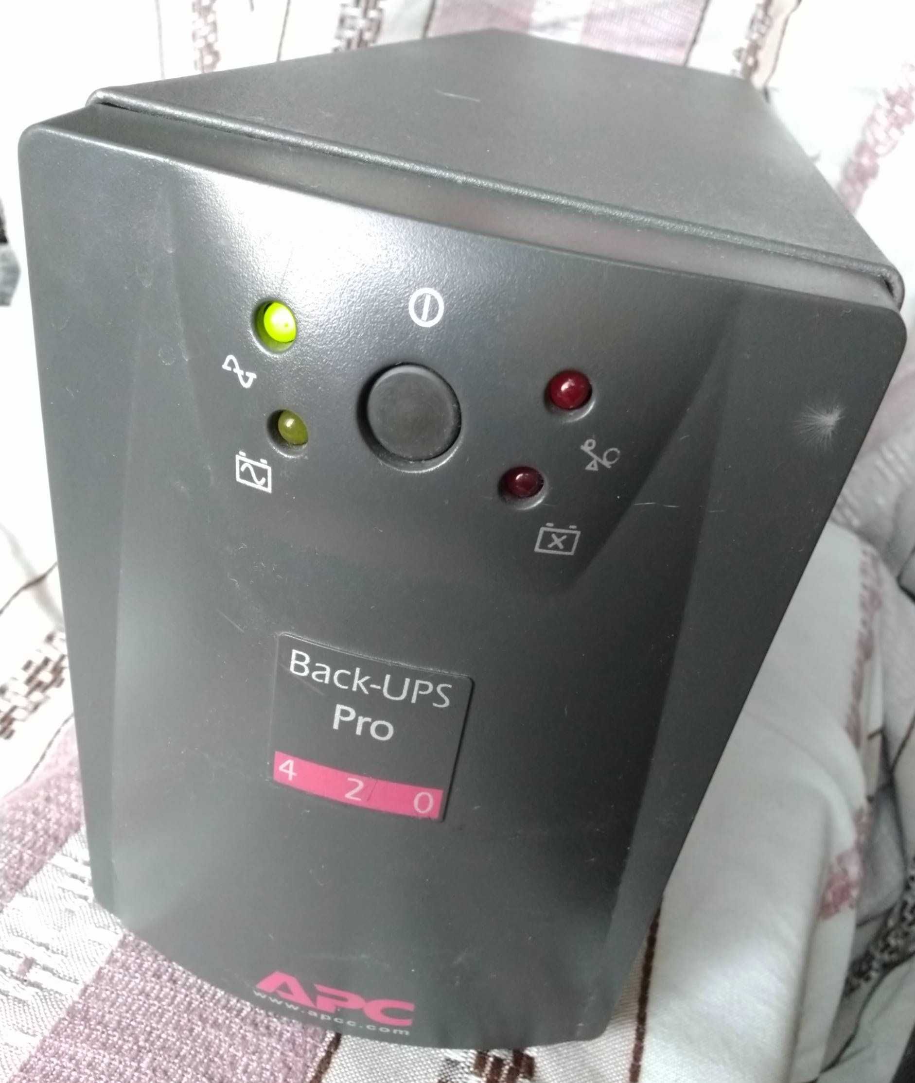 Источник бесперебойного питания APC Back-UPS AVR 500, PRO 420