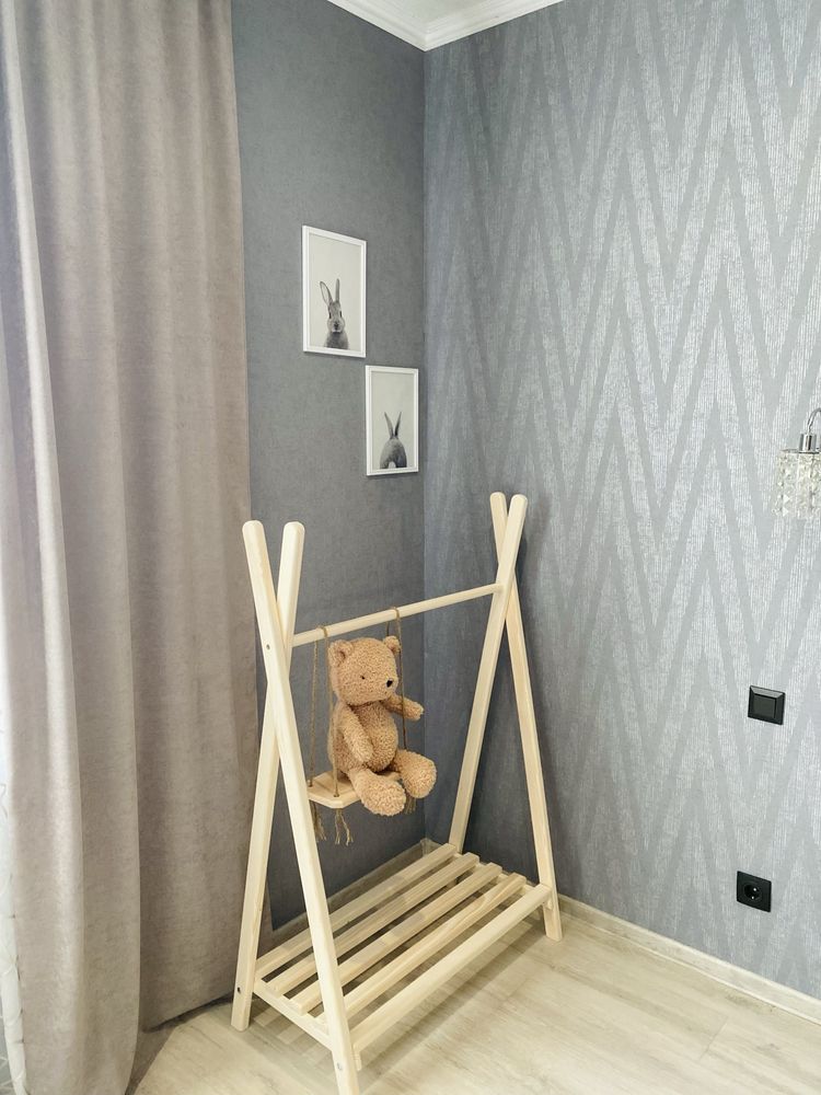Стійка в дитячу кімнату для одягу та взуття