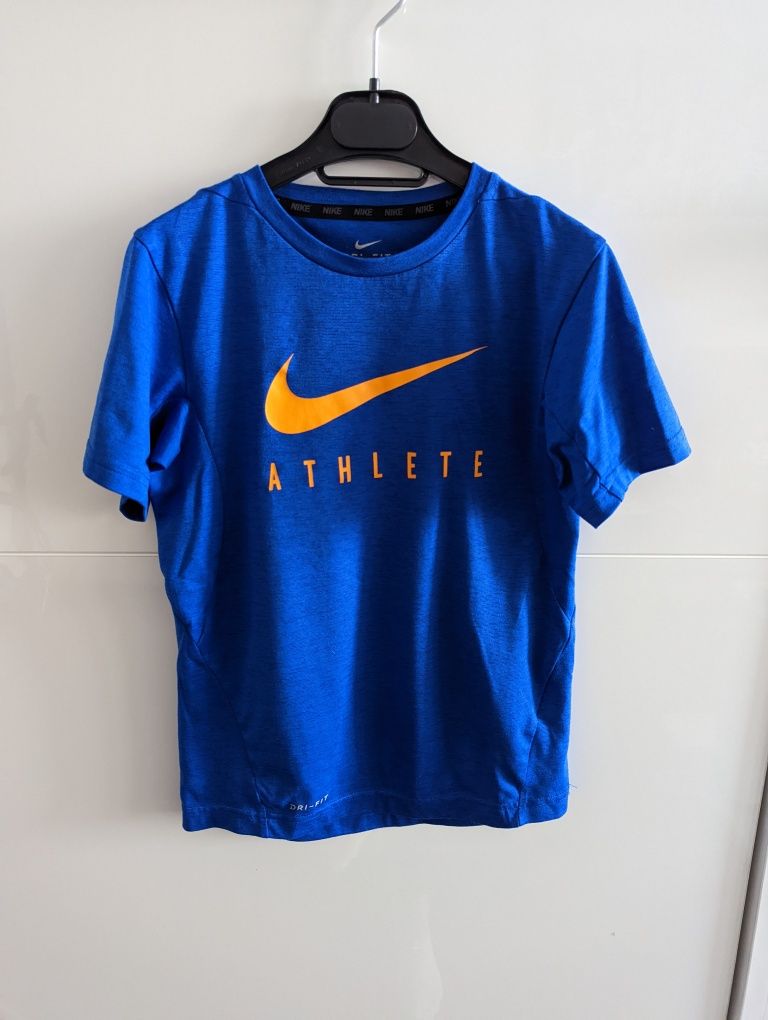 Nike koszulka t-shirt bluzka z krótkim rękawem rozmiar 134 6 - 7 lat