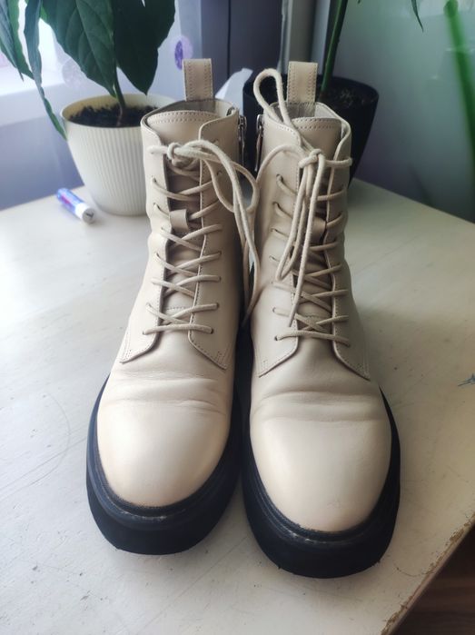 Шкіряні черевики Estro