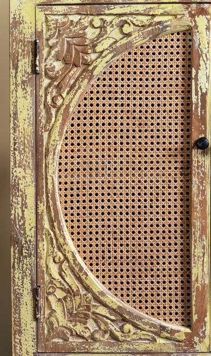 szafka szafa kredens drewno mango żółta rzeźbiona rattan szuflady boho