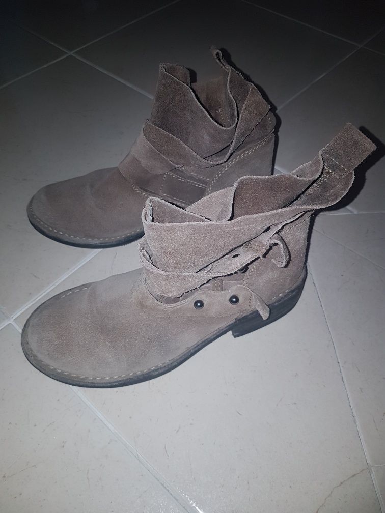 Botas em pele mango