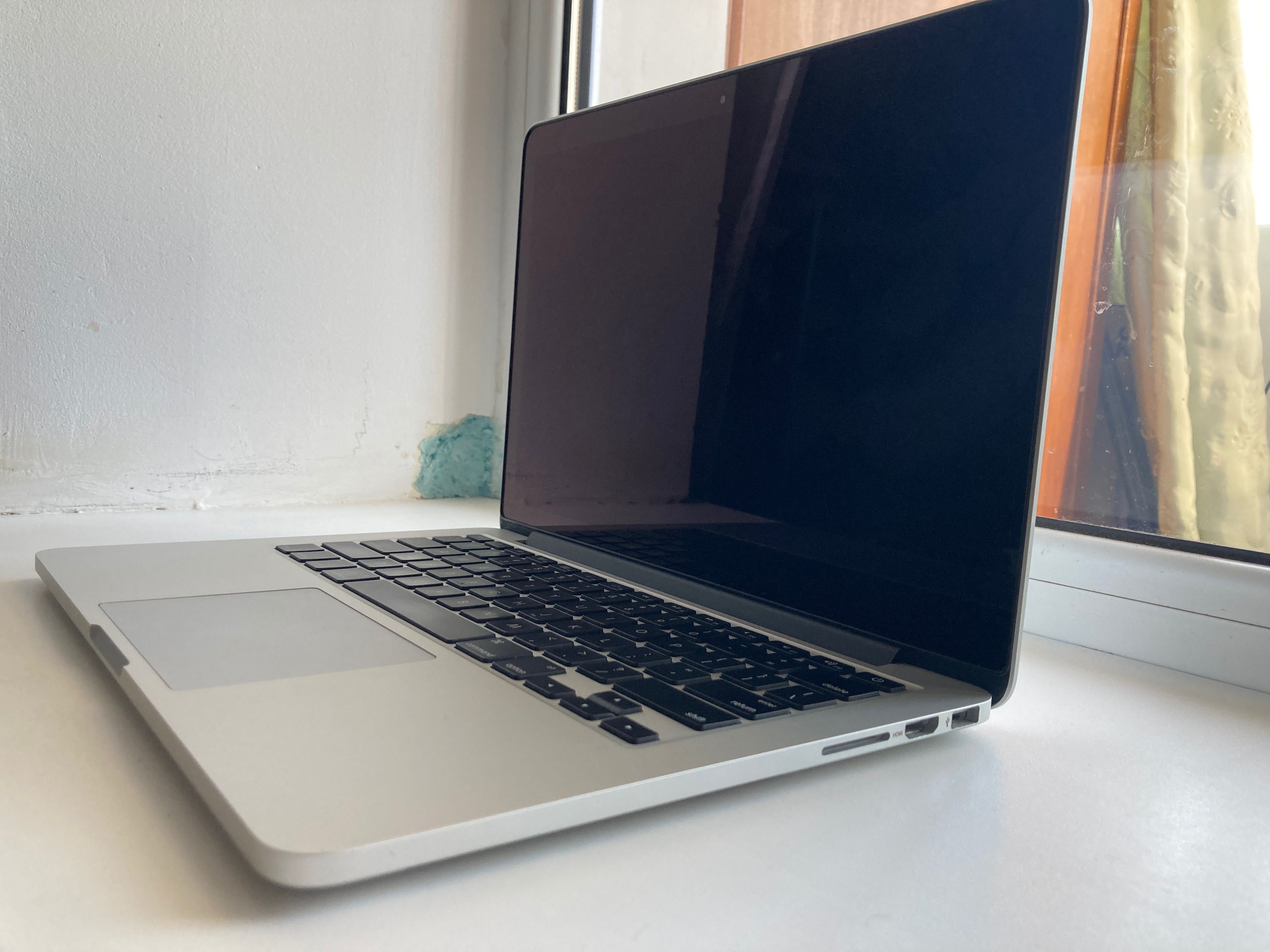 Apple MacBook Pro 2015 (256 SSD, 8Gb DDR, intel i5) в ідеалі