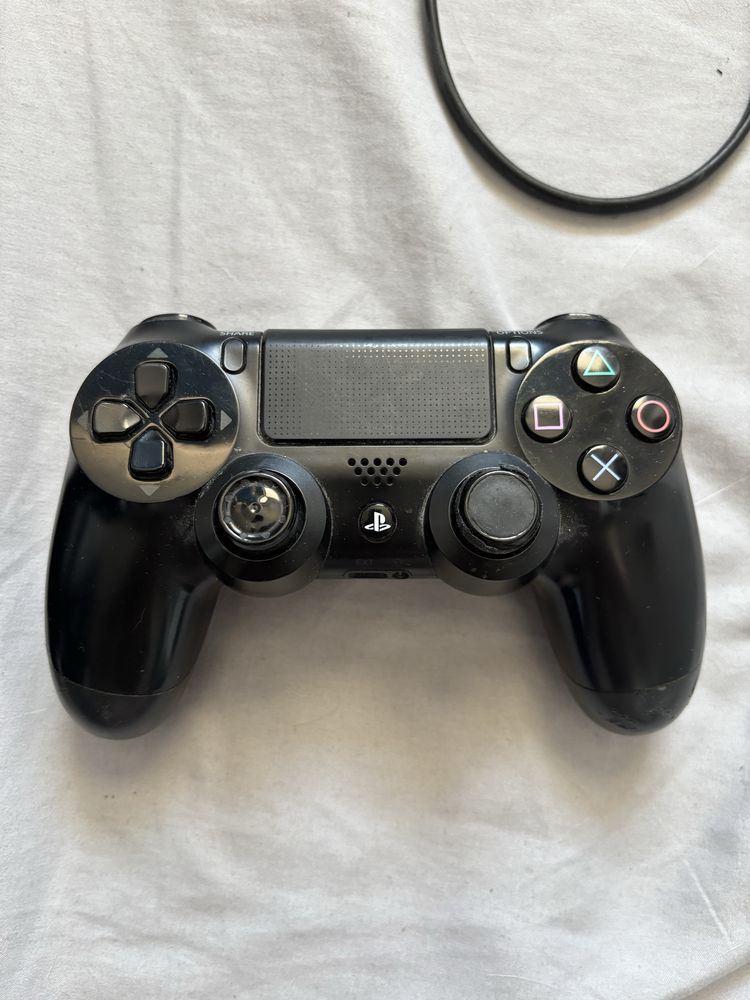 Playstation 4 pierwsza generacja z jednym padem