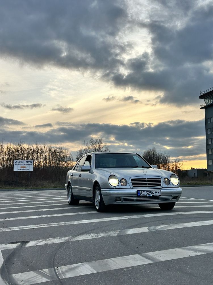 Mercedes-Benz E430 w210