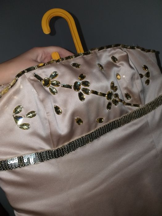 Плаття кольору айворі(беж)