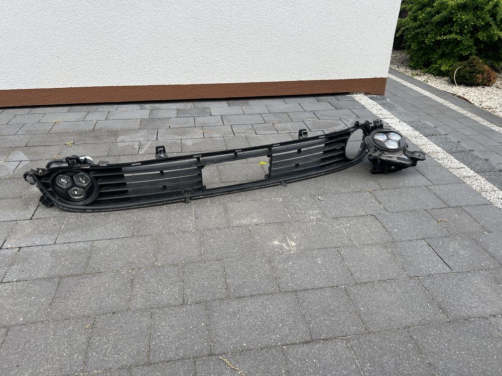 KRATKA W ZDERZAK Przód ŚRODKOWA KIA OPTIMA 15-  plus halogeny led
