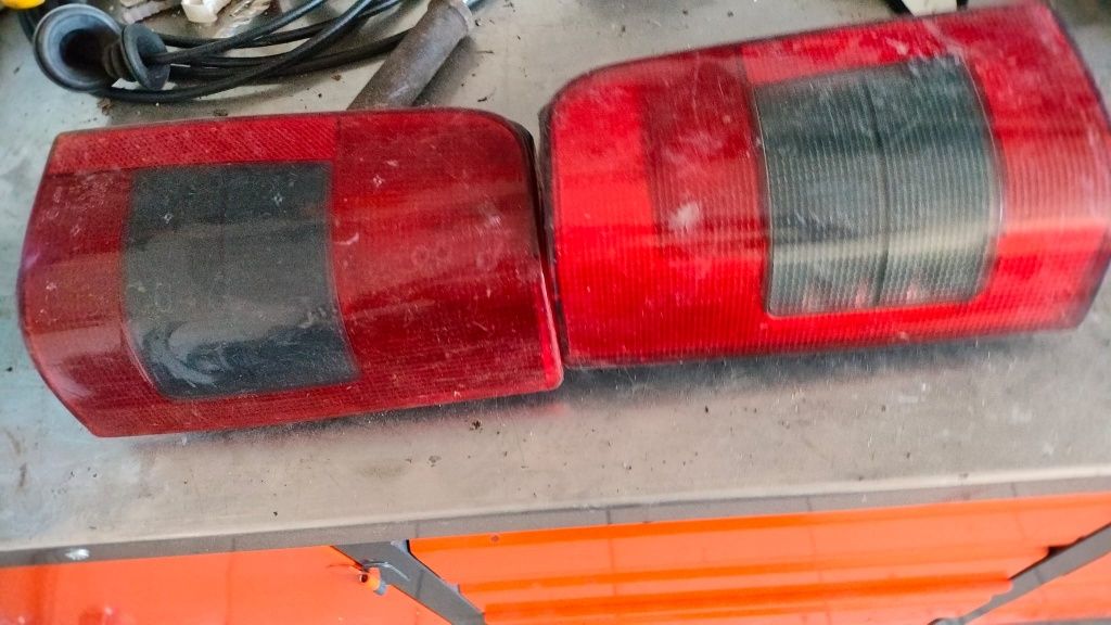 Lampy tylnie i kołpaki peugeot partner citroen berlingo