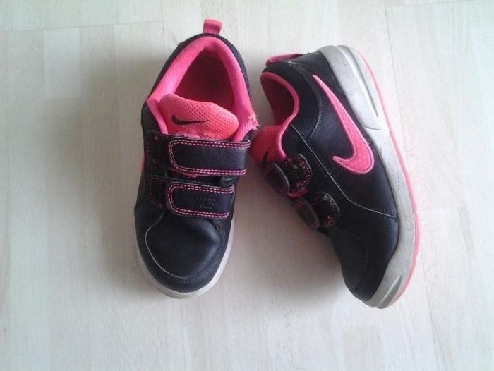 Buty sportowe dziecięce adadasy halówki, Nike, roz 28 jak nowe