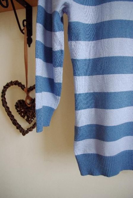 Sweter w paski z dekoltem V niebieski H&M rozmiar M jak nowy