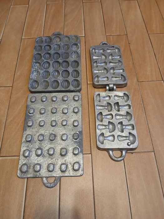 Продам пельменниці,форми для випікання вафель,електровафельницю-гриль,