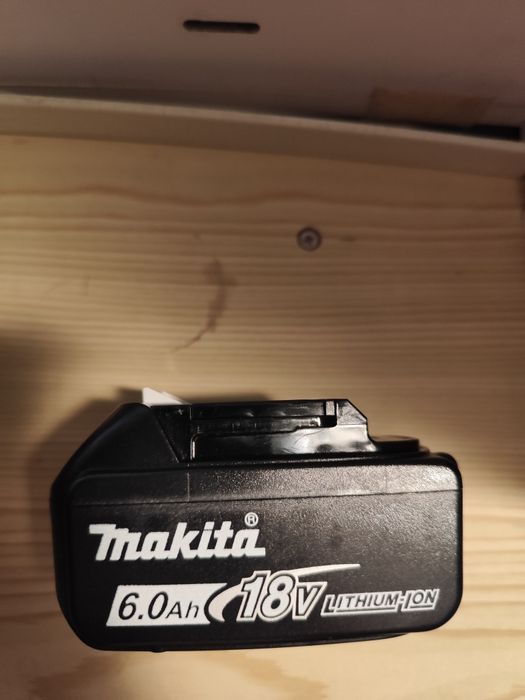 Батарея Makita 18v 6ah нова