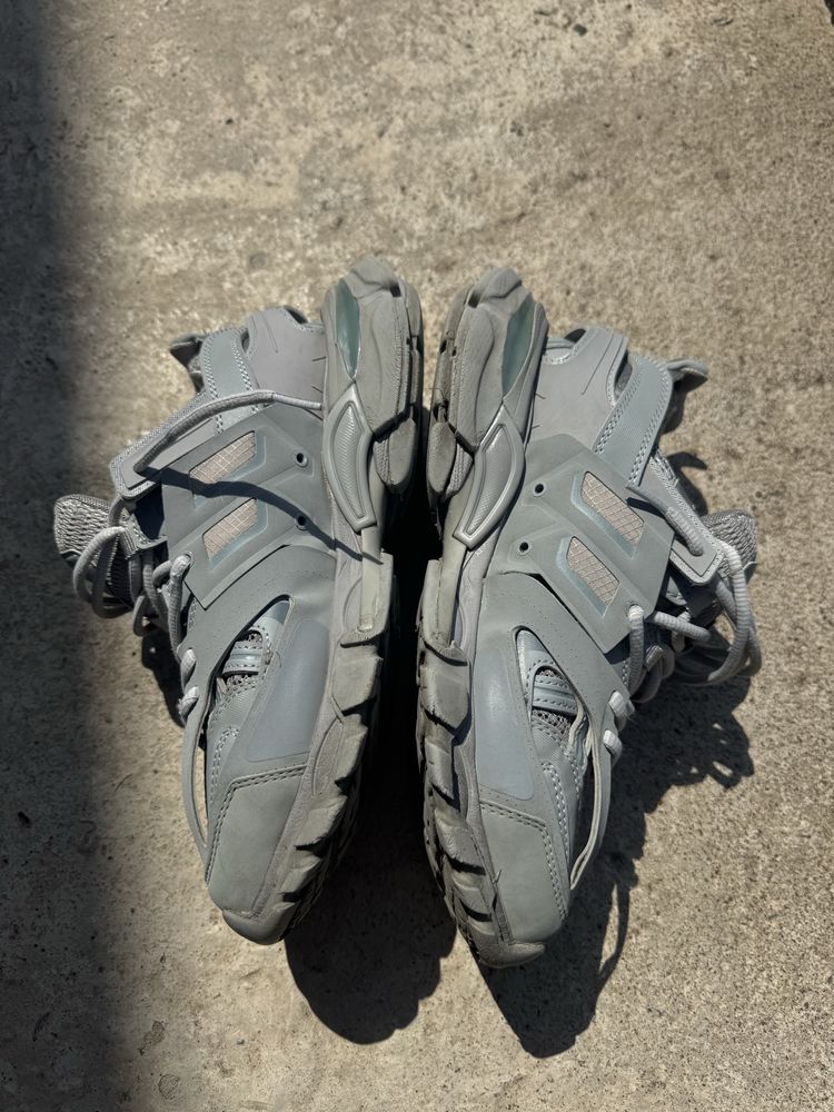 balenciaga track 1
