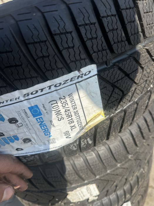 Шини  235/45 R18 Pirelli SottoZero