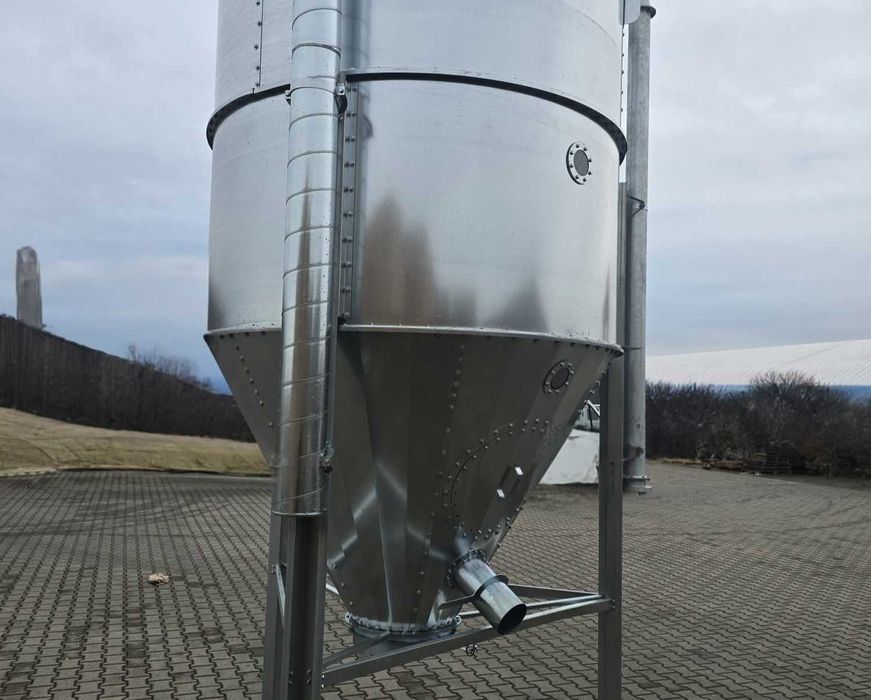 Silos na paszę 8Ton 11,98 m³  lejowy zmontowany dowóz HDS produkt PL