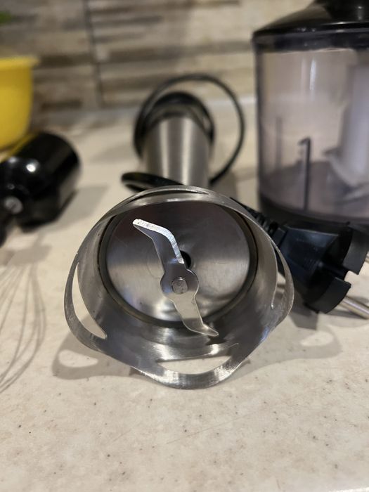 Продам Блендер mirta