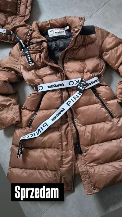 Pinko pikowany damski płaszcz ocieplany z kapturem puchowy