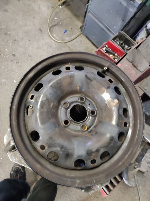 Felgi 15 + oryginalne kołpaki 6Jx15H2  5x100 Et38 VW Polo Golf IV Bora