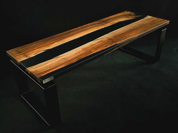 Stół / Stolik kawowy z drewna orzecha włoskiego i żywicy epoksydowej