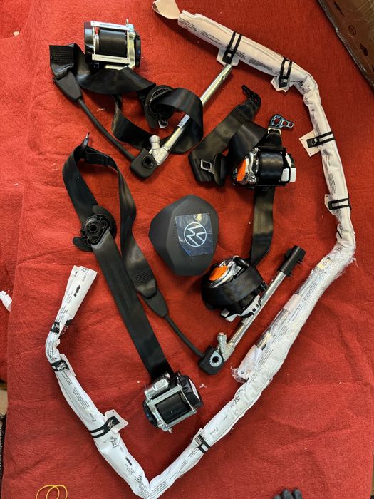 id4 id6 q4 enyaq Аірбеги подушки безпеки , ремені безпеки шторки