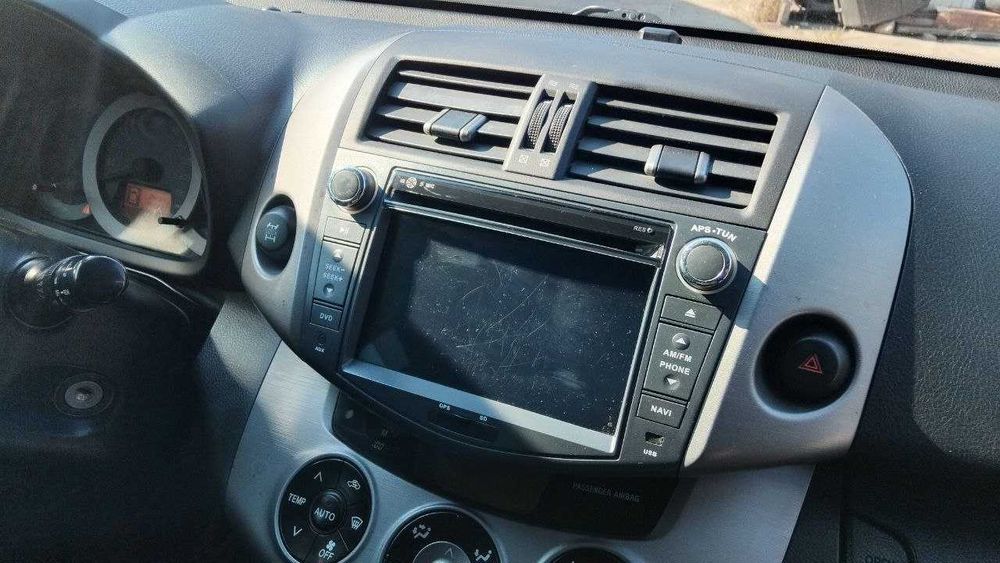 Продаю б/у магнітолу TOYOTA RAV4 III покоління у гарному стані