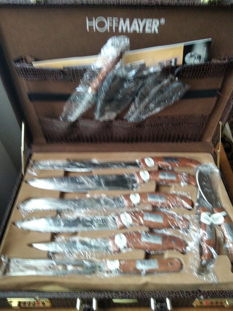 Набір ножів і виделок