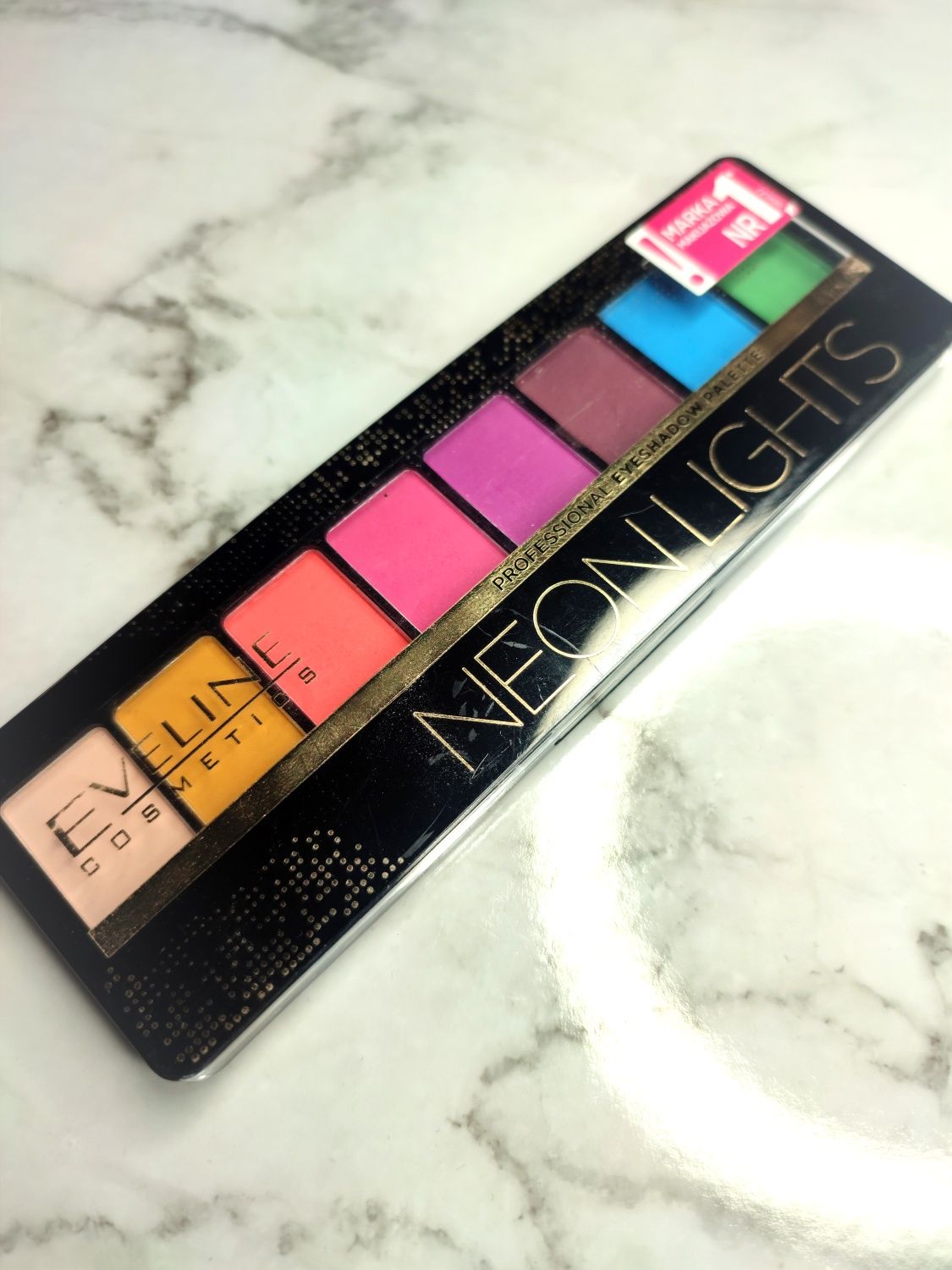 Paleta cieni do powiek Eveline Neon Nights
