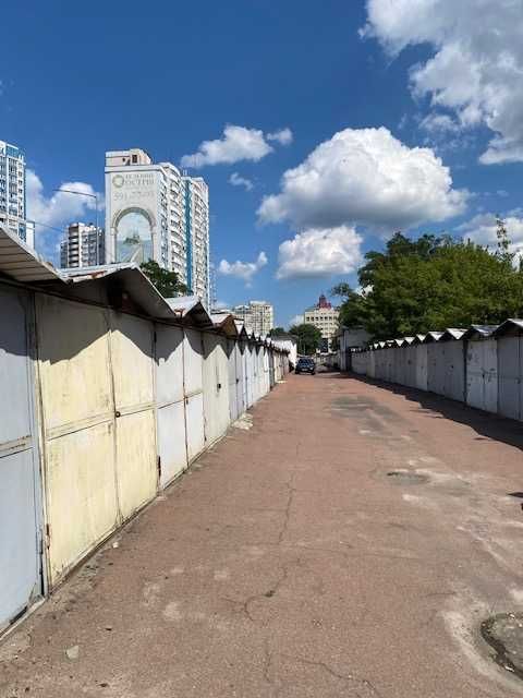 гараж біля ЖК Зелений Острів (метро Берестейська)