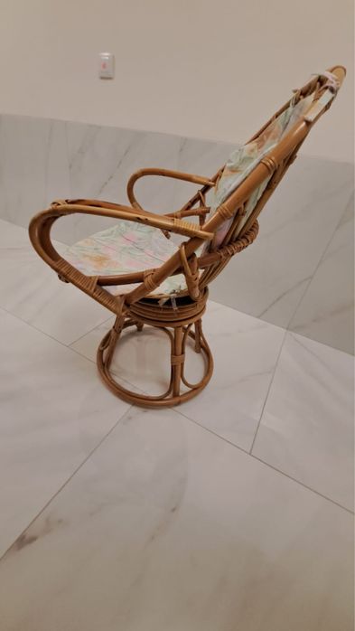 Cadeira em bamboo rotativa
