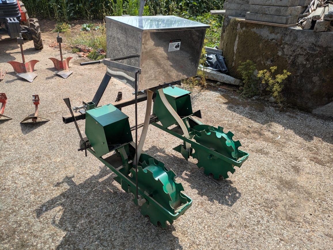 Trator Kubota com alfaias