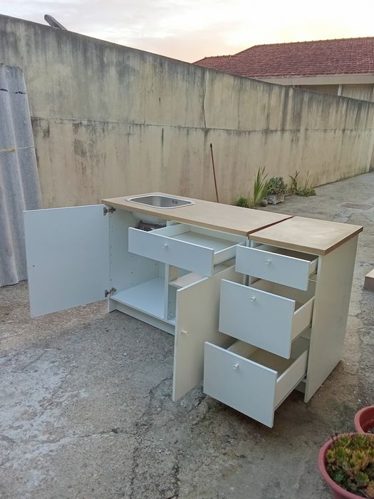Armário de cozinha e Arca para arrumaçães