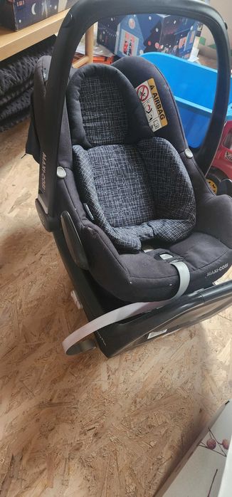 Fotelik Maxi Cosi Rock z bazą Isofix 2wayFix Pebble Plus