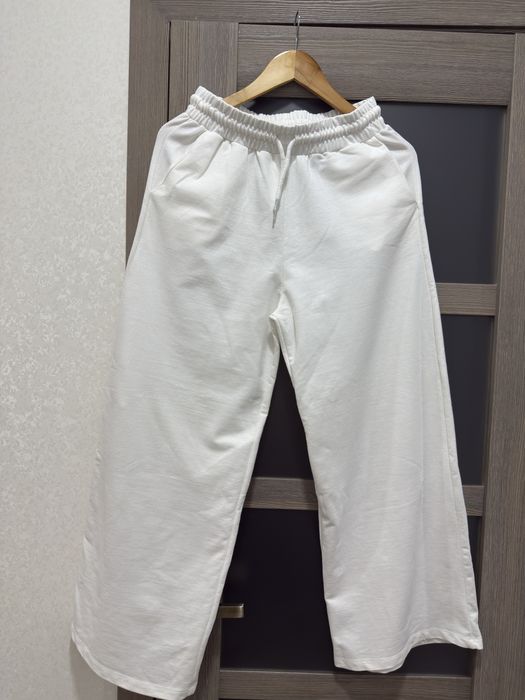 Білі штани палаццо