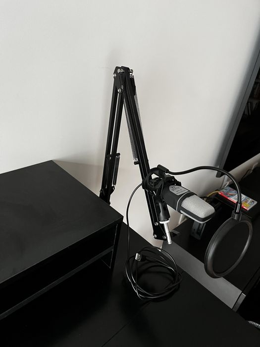 Microfone gaming e podcasting + braço articulado