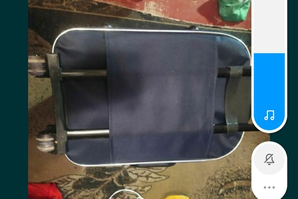 Чемодан среднего размера