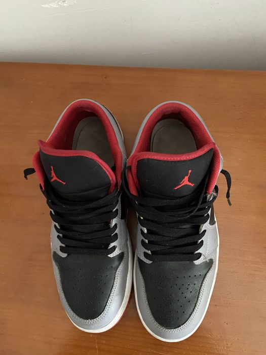 Jordan 1 low preto vermelho e branco