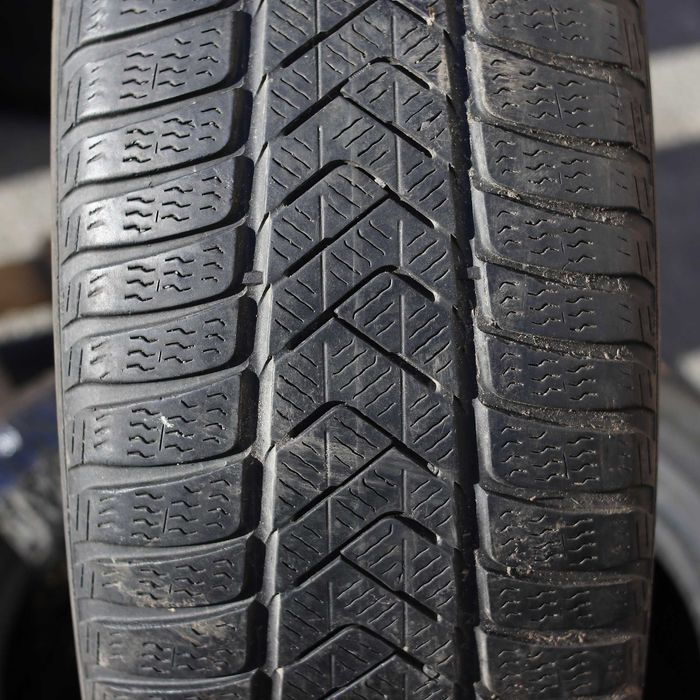 Резина 225/55 R18 Pirelli Sottozero 3 Зима Пара Z18-169