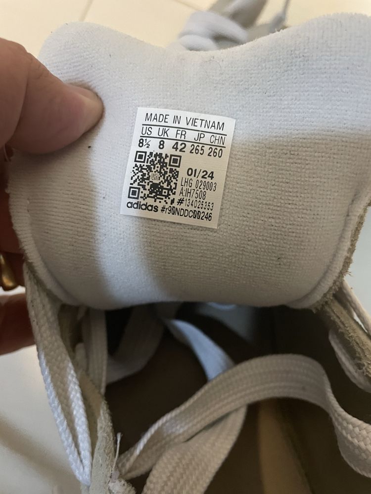 Tensi adidas com muito poico uso , modelo Campus