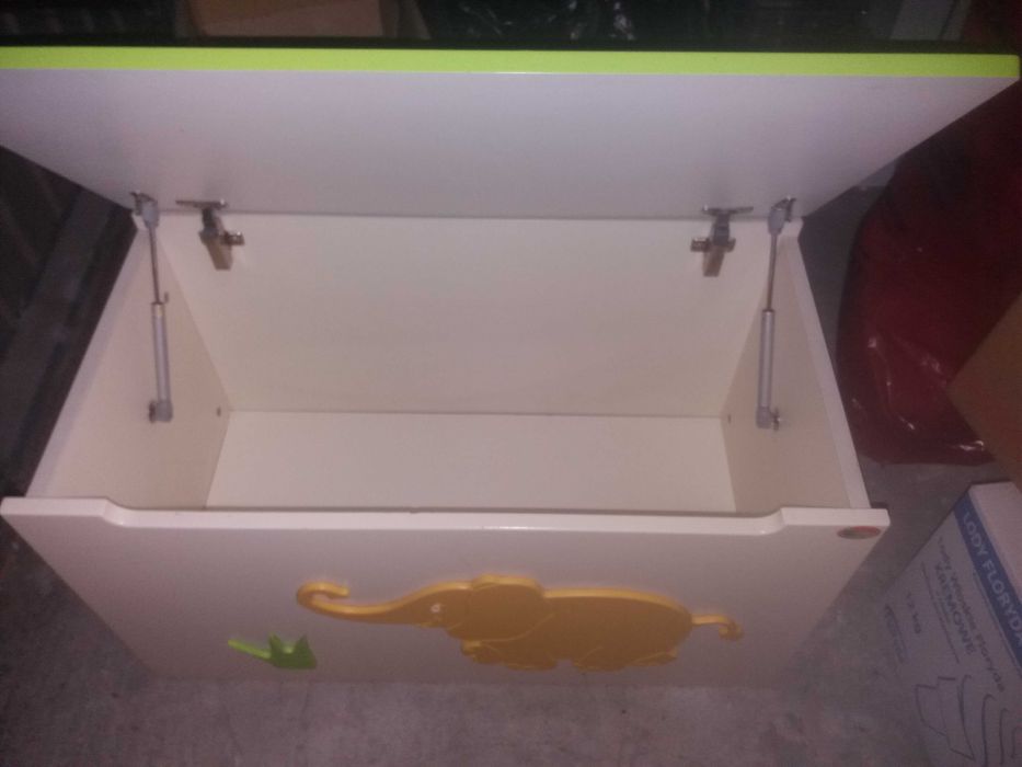 łóżko 160/200,materac,stolik,krzesła, szafki-domki- komplet