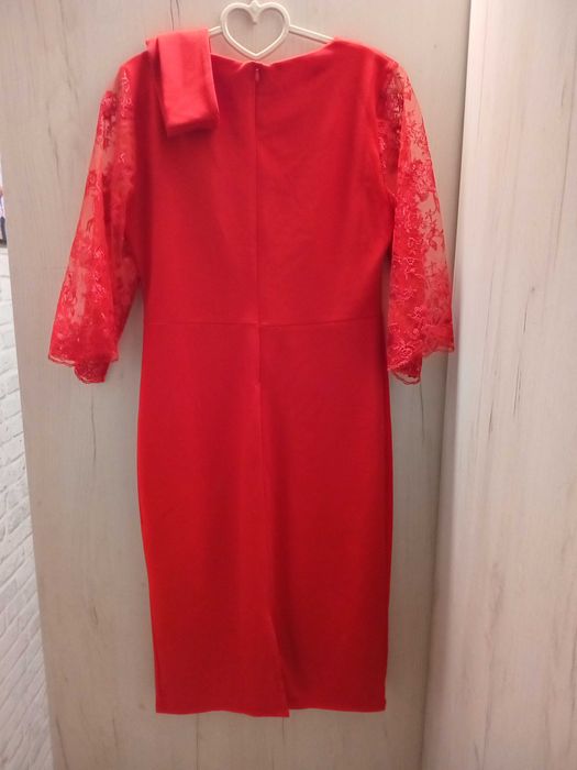 Сукня з ажурними рукавами