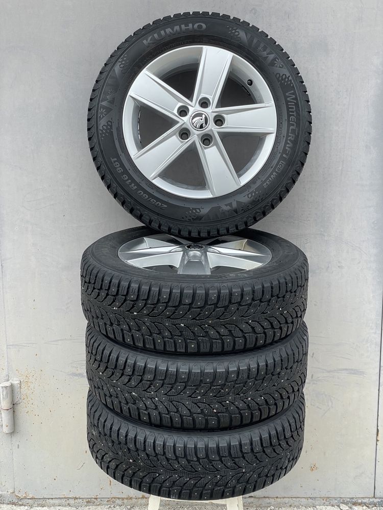 Зимові шиповані шини Kumho Winter Craft Ice wi32 205/60/R16