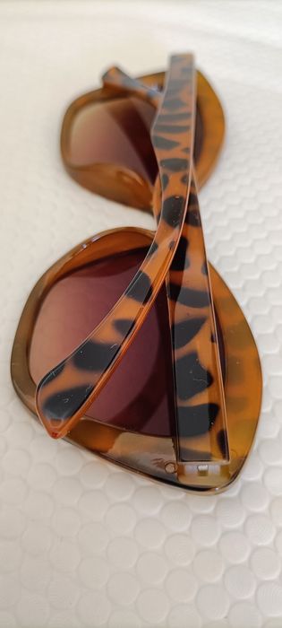 Óculos de sol novos