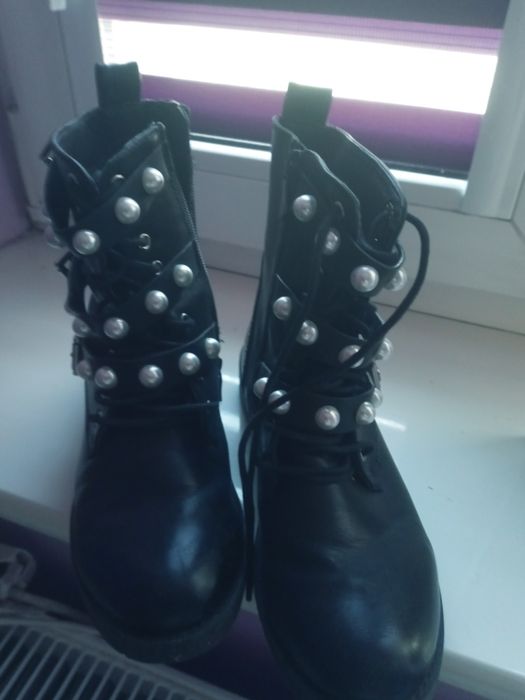 Botki 38 czarne za kostke perelki ozdobne