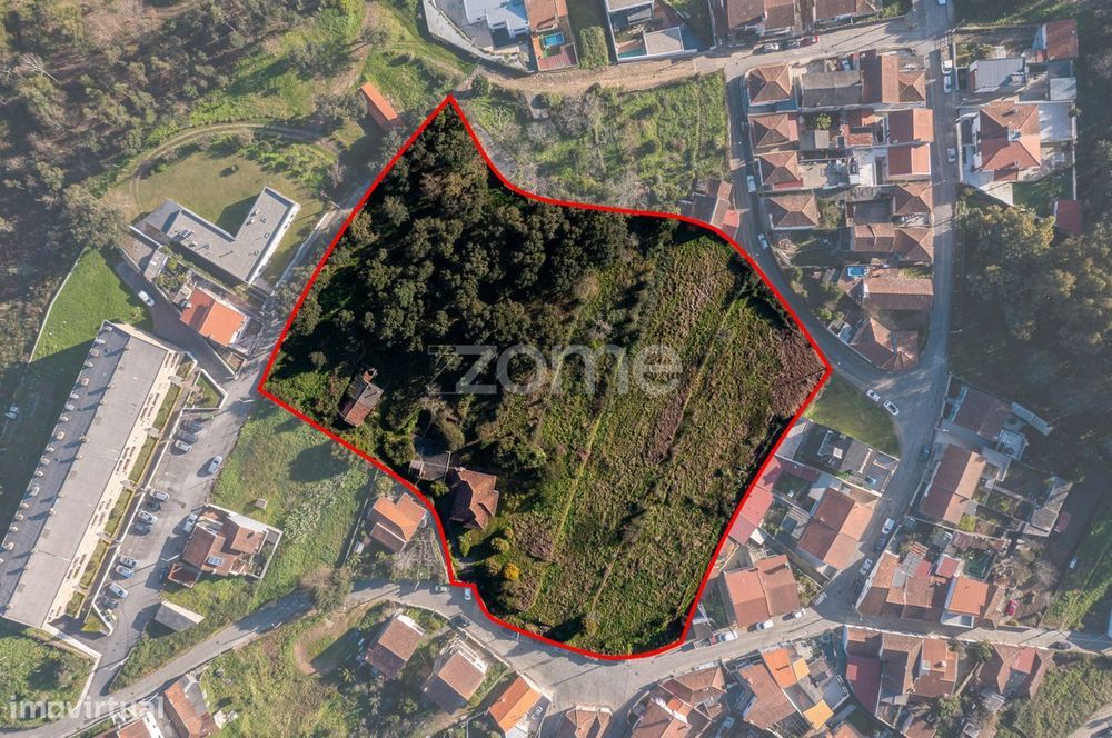 Quinta, com Moradia habitável e Terreno de 8744m² em Fânzeres-Gondo...