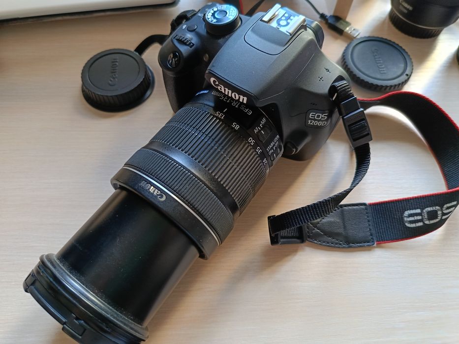 універсальний об'єктив Canon EF-S 18-135 mm f/3.5-5.6 IS STM