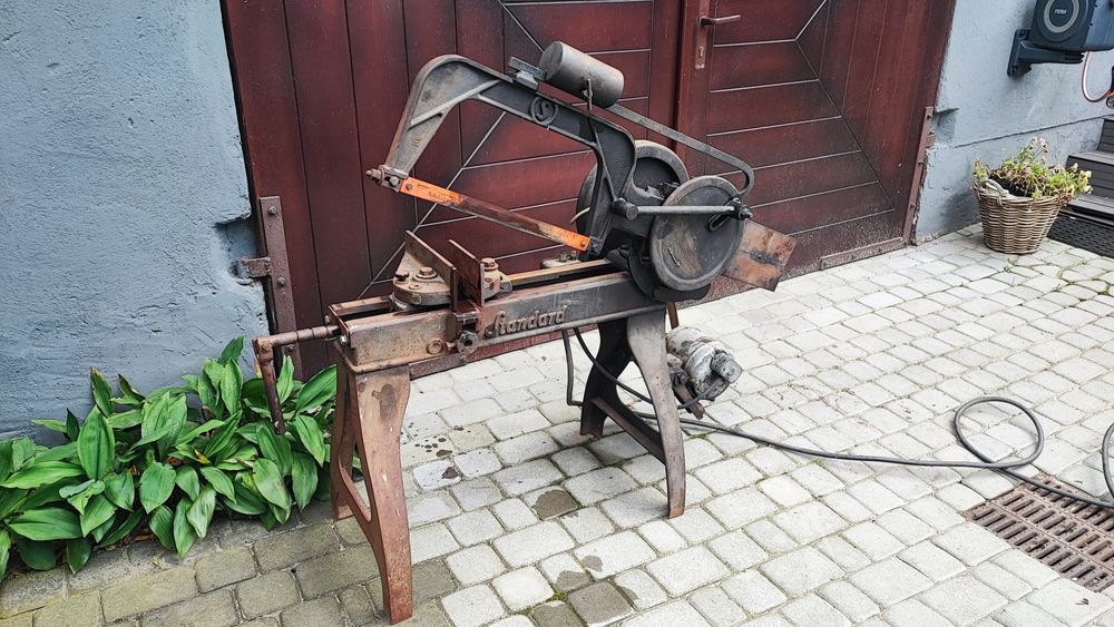 Zabytkowa piła ramowa do metalu, prawie jak taśmowa