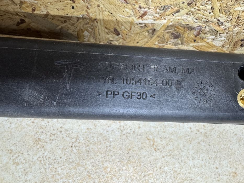 Tesla Model X кронштейн модуля охолодження