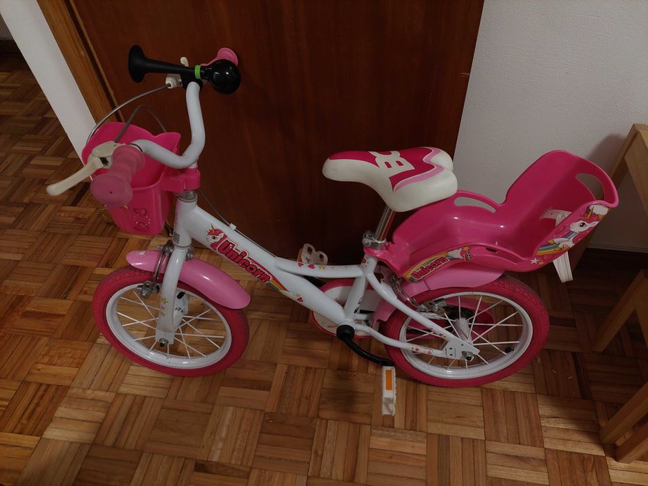 bicicleta como nova criança unicornio