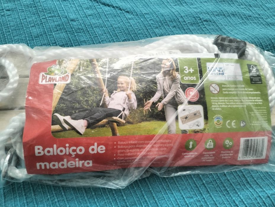 Baloiço de madeira novo
