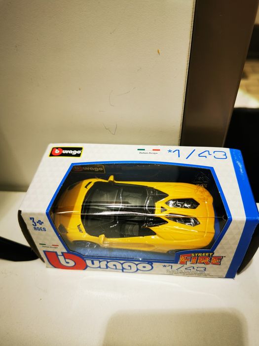 Lamborghini Aventador Roadster Burago 1/43
